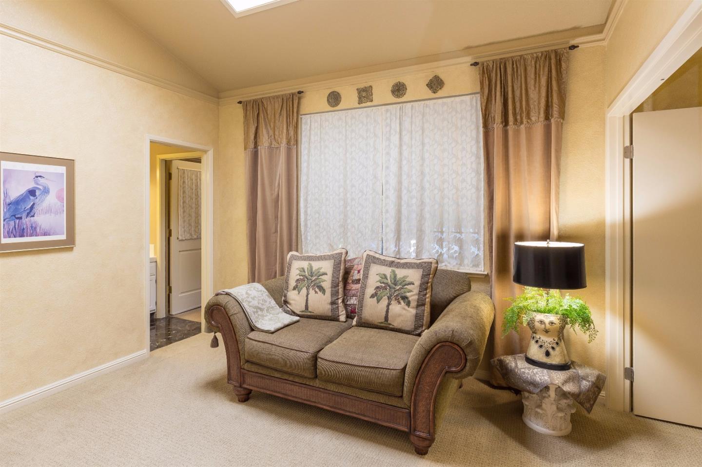8880 Rancho Hills Drive Gilroy, CA 95020 - Photo 9 of 27 Gallery Image 9
