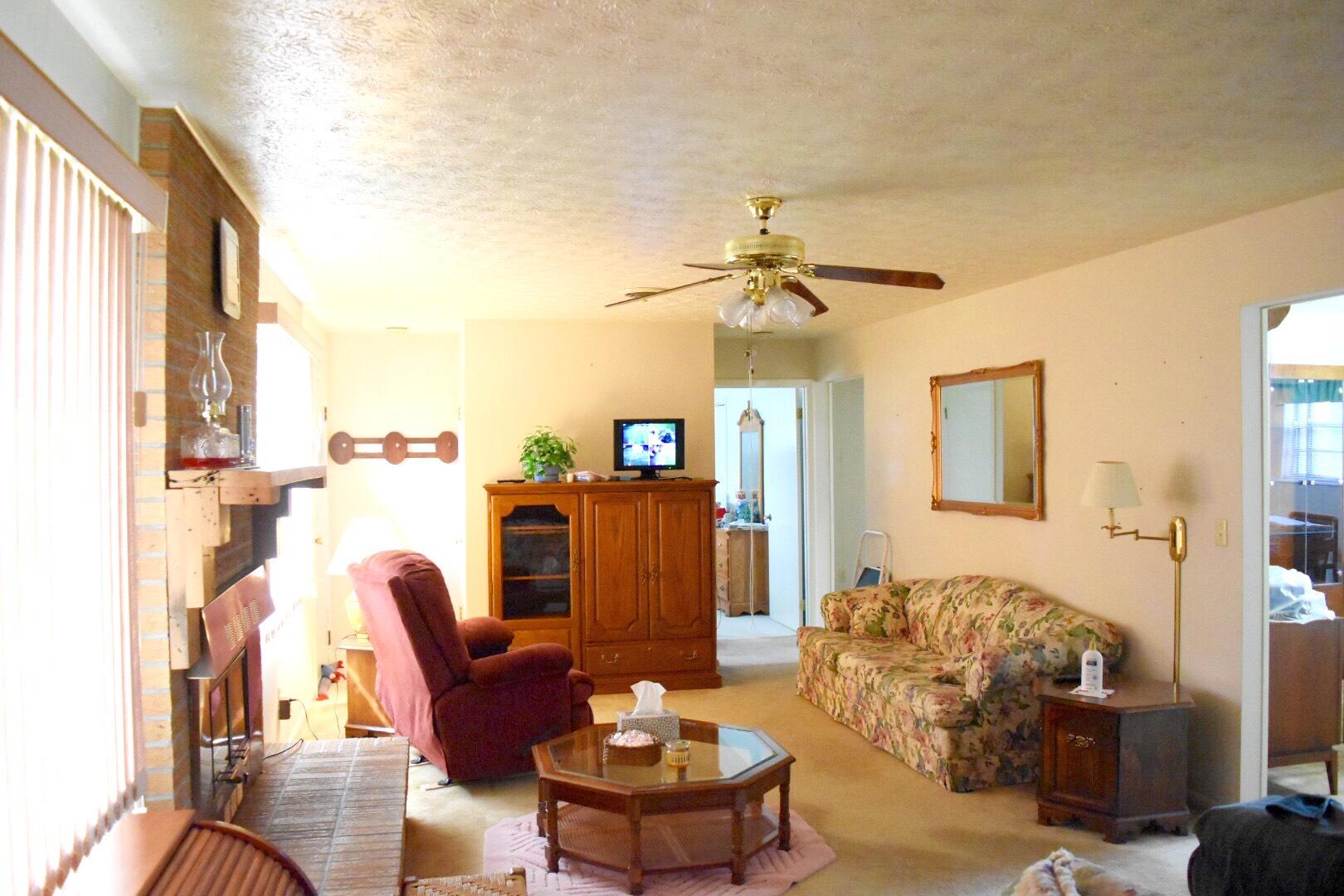 169 Stratford Road Harrogate, TN 37752 - Photo 8 of 20 Large Living Room