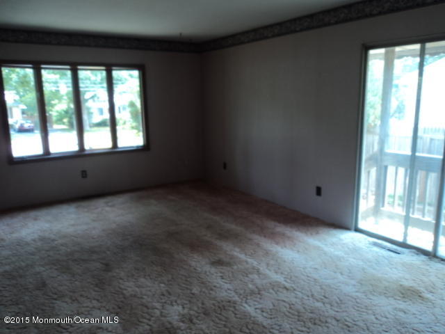62 Lucy Road Lakewood, NJ 08701 - Photo 2 of 13 DSC05173