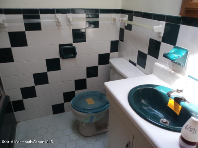62 Lucy Road Lakewood, NJ 08701 - Photo 4 of 13 DSC05168