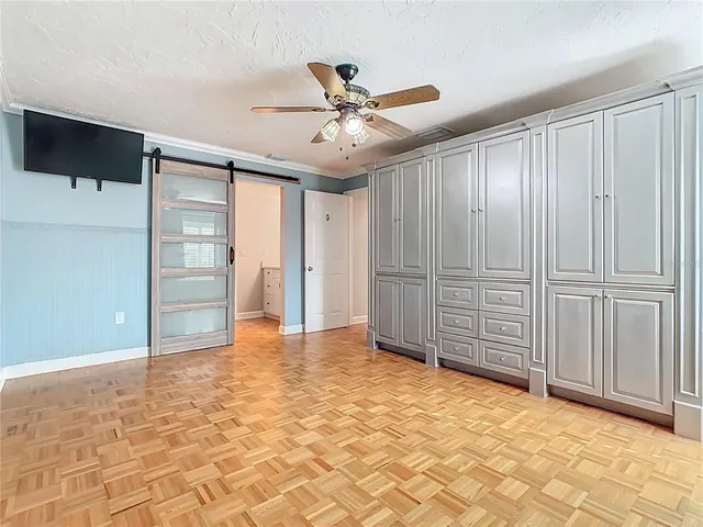 an empty room with closet and ceiling fan