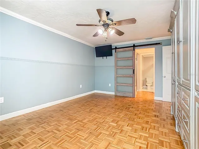 en empty room with a ceiling fan