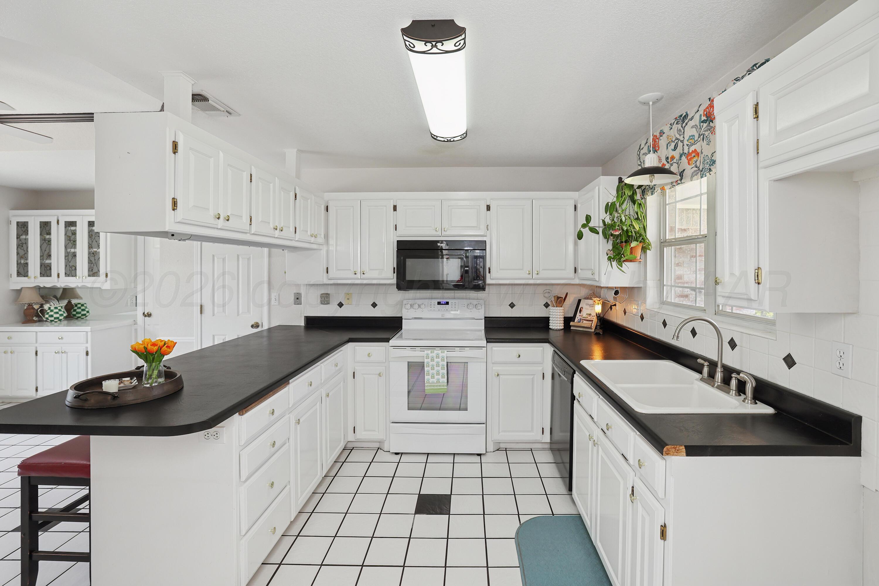 5621 White Fence Road Canyon, TX 79015 - Photo 16 of 56 16-Kitchen