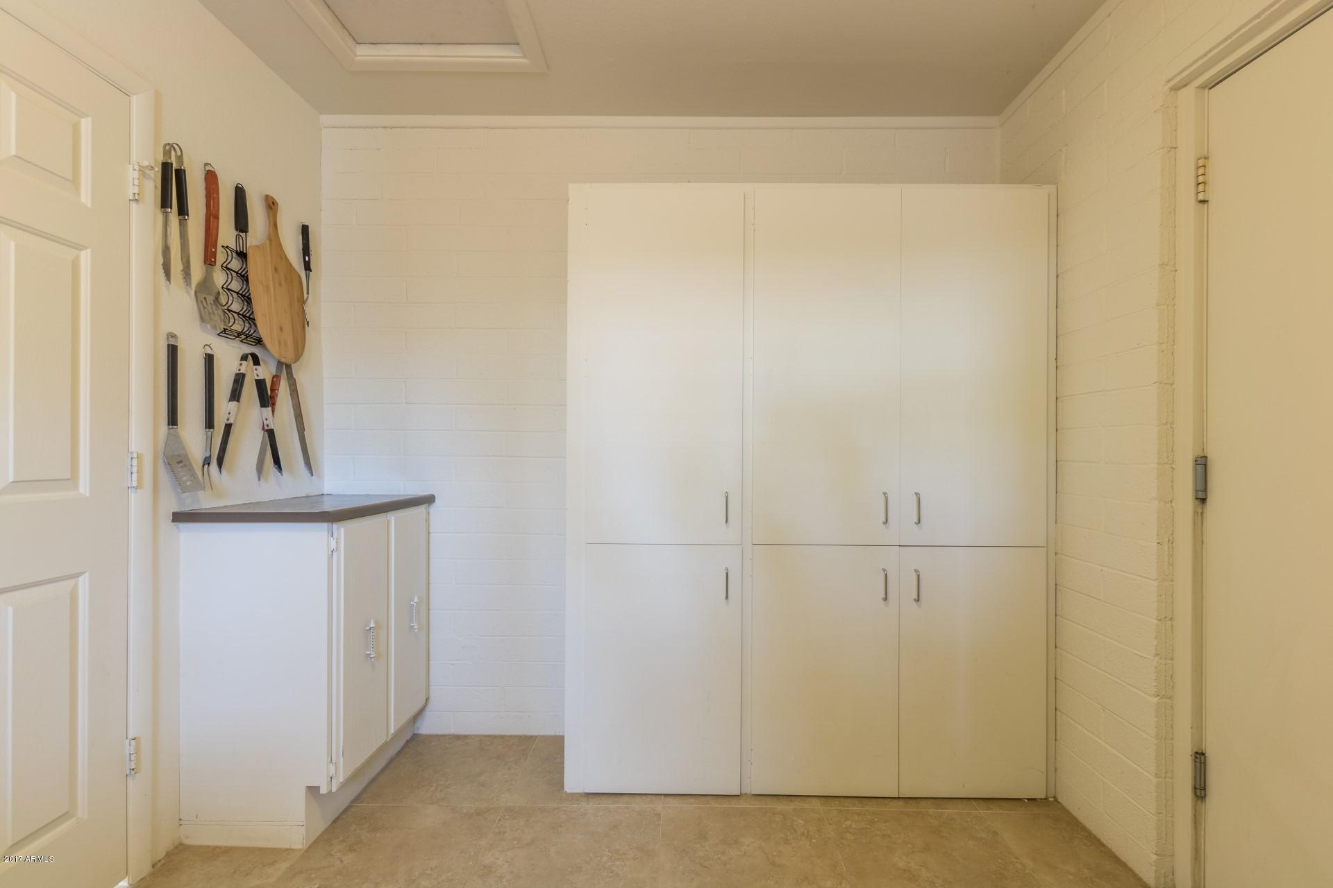 3717 East Yucca Street Phoenix, AZ 85028 - Photo 28 of 36 a view of walk in closet