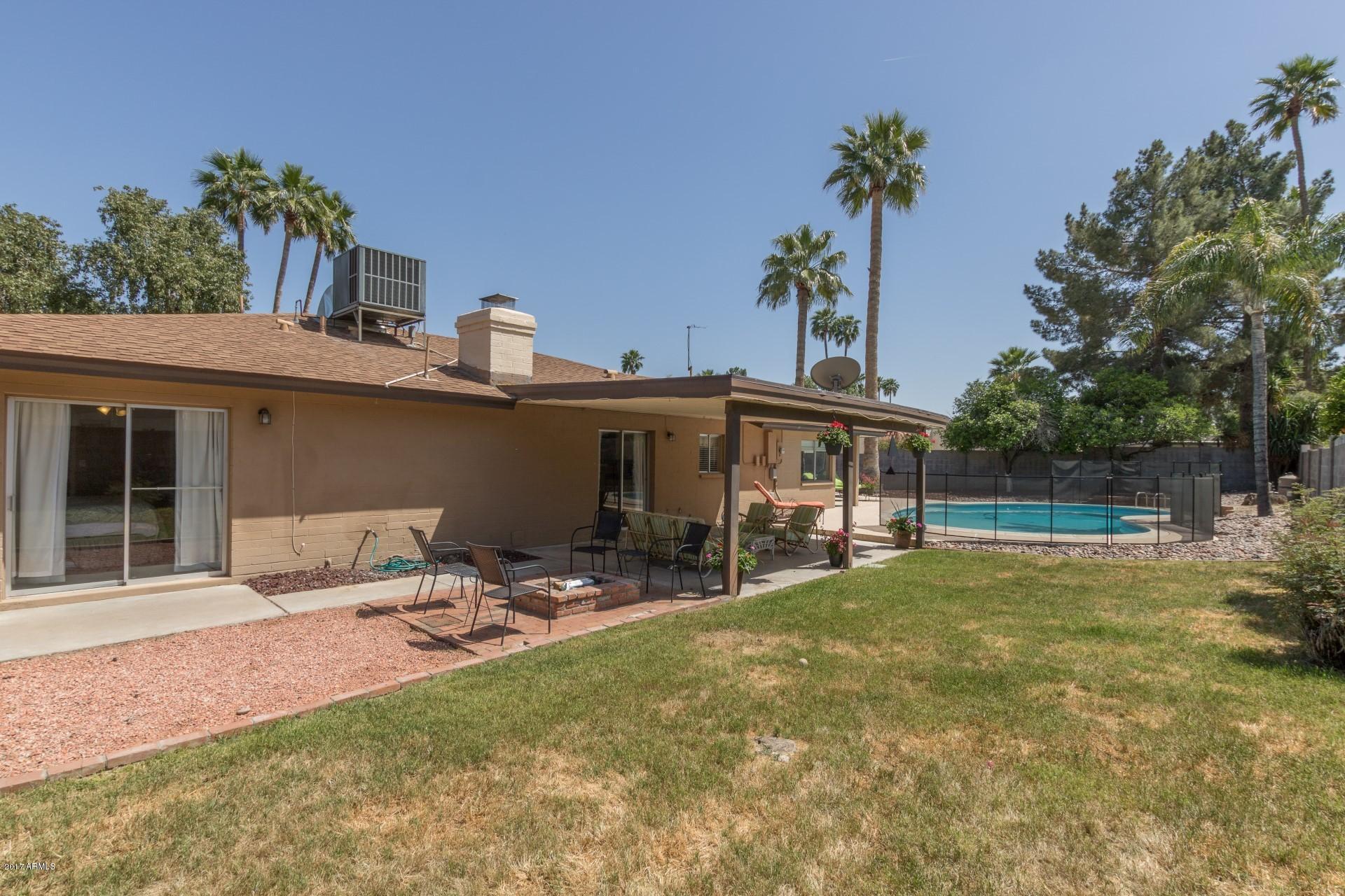 3717 East Yucca Street Phoenix, AZ 85028 - Photo 35 of 36 a view of a patio with table and chairs and potted plants