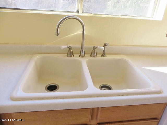 1255 Avenida Gloriosa Rio Rico, AZ 85648 - Photo 32 of 33 a bathroom with a tub