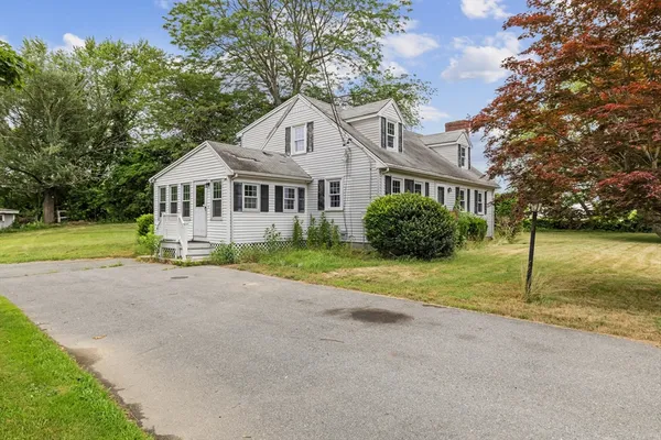 $1,450,000 | 8 North Street, Bridgewater, MA 02324