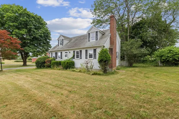 $1,450,000 | 8 North Street, Bridgewater, MA 02324
