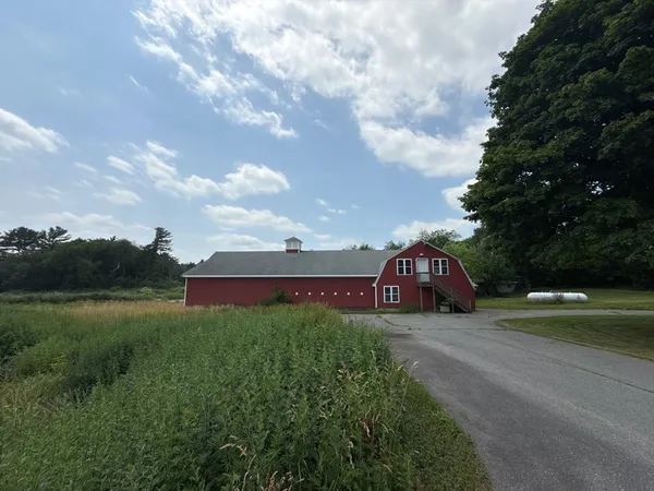 $1,450,000 | 8 North Street, Bridgewater, MA 02324