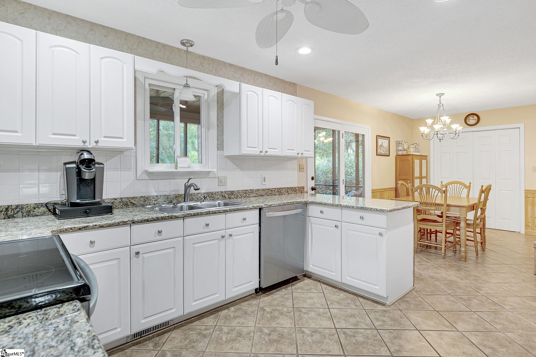 895 Hunter Road Fountain Inn, SC 29644 - Photo 10 of 26