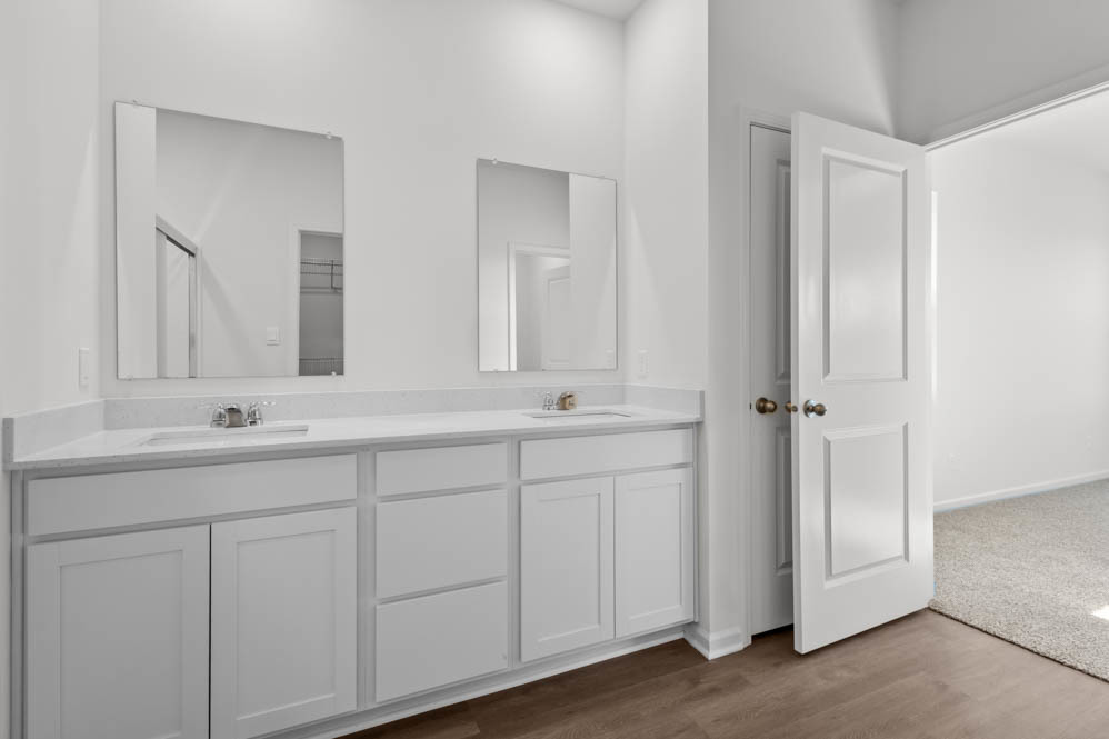 315 Snowdrop Lane Elgin, IL 60124 - Photo 43 of 46 a bathroom with 2 sink and a mirror