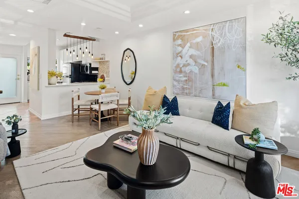 $940,000 | 2500 Abbot Kinney Boulevard, Unit 7, Venice, CA 90291