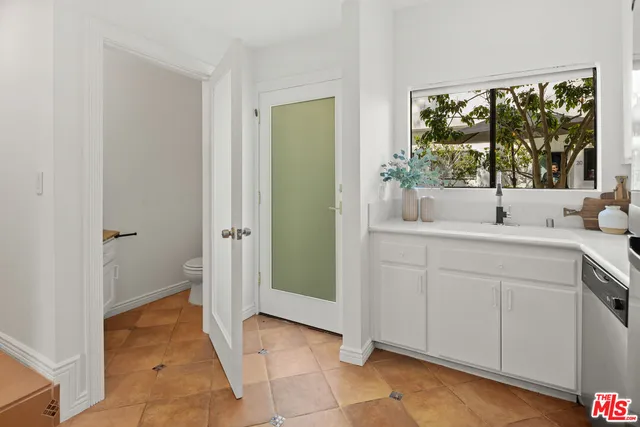 $950,000 | 2500 Abbot Kinney Boulevard, Unit 7, Venice, CA 90291