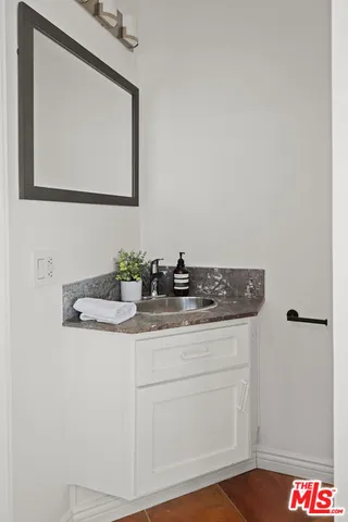 $950,000 | 2500 Abbot Kinney Boulevard, Unit 7, Venice, CA 90291