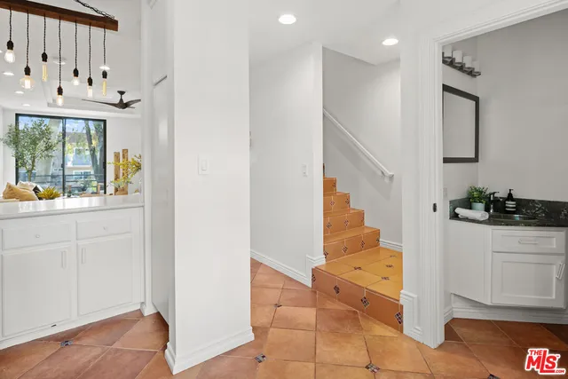 $950,000 | 2500 Abbot Kinney Boulevard, Unit 7, Venice, CA 90291