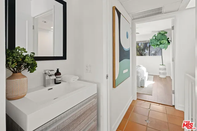 $950,000 | 2500 Abbot Kinney Boulevard, Unit 7, Venice, CA 90291