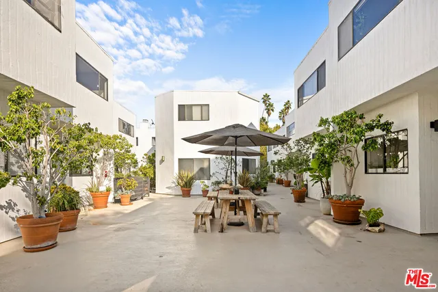 $950,000 | 2500 Abbot Kinney Boulevard, Unit 7, Venice, CA 90291