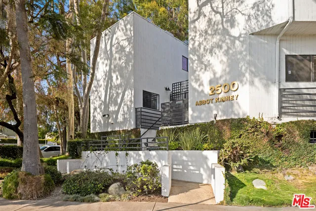$950,000 | 2500 Abbot Kinney Boulevard, Unit 7, Venice, CA 90291