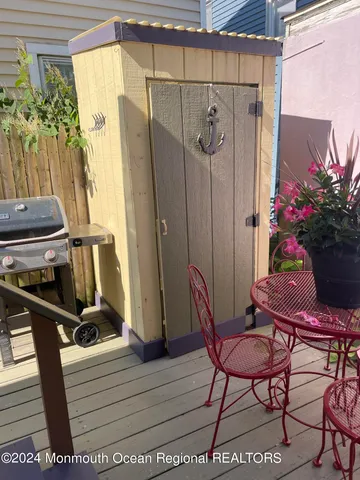 a view of a entryway with furniture