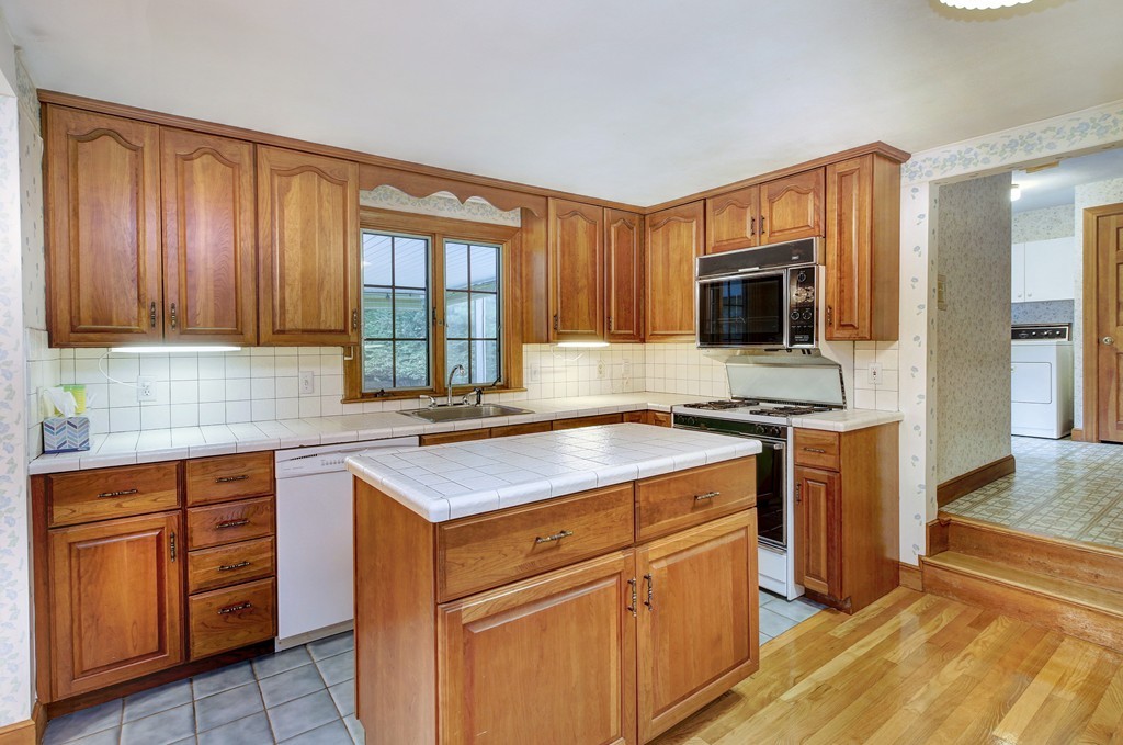 58 Tamarack Road Westwood, MA 02090 - Photo 9 of 27 Gallery Image 9