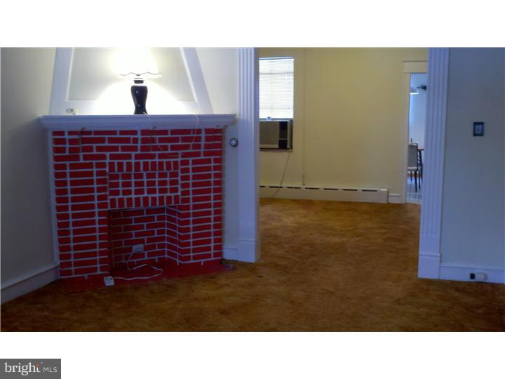 243 Huntley Road Upper Darby, PA 19082 - Photo 9 of 18 Living Room