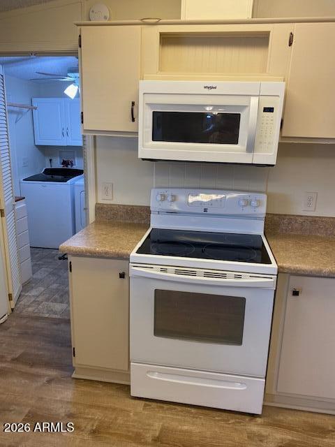 301 South Signal Butte Road, Unit 1124 Apache Junction, AZ 85120 - Photo 16 of 41 a kitchen with a stove and a microwave