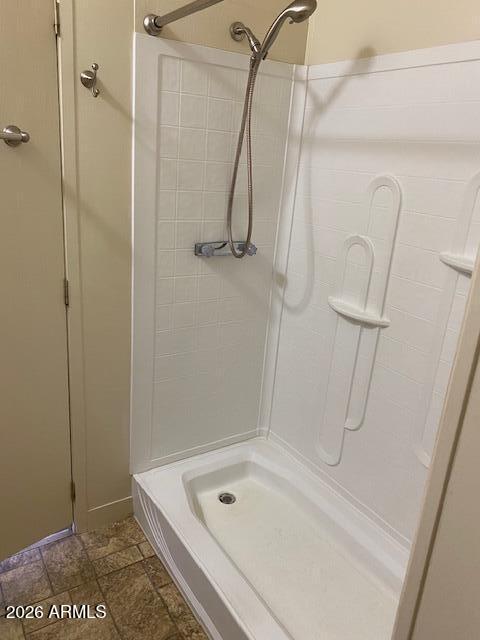 301 South Signal Butte Road, Unit 1124 Apache Junction, AZ 85120 - Photo 33 of 41 a bathroom with a bath tub