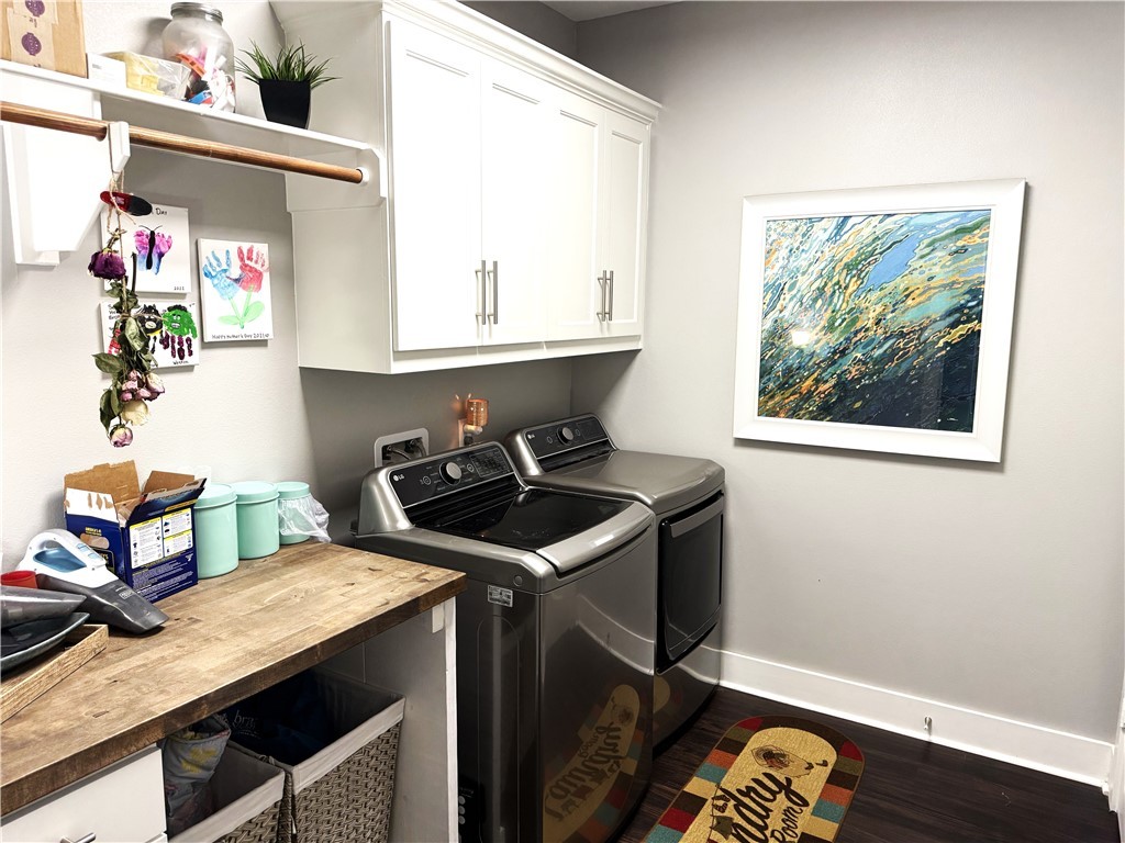 928 Azalea Drive Franklin, TX 77856 - Photo 16 of 37 a room with furniture and a window