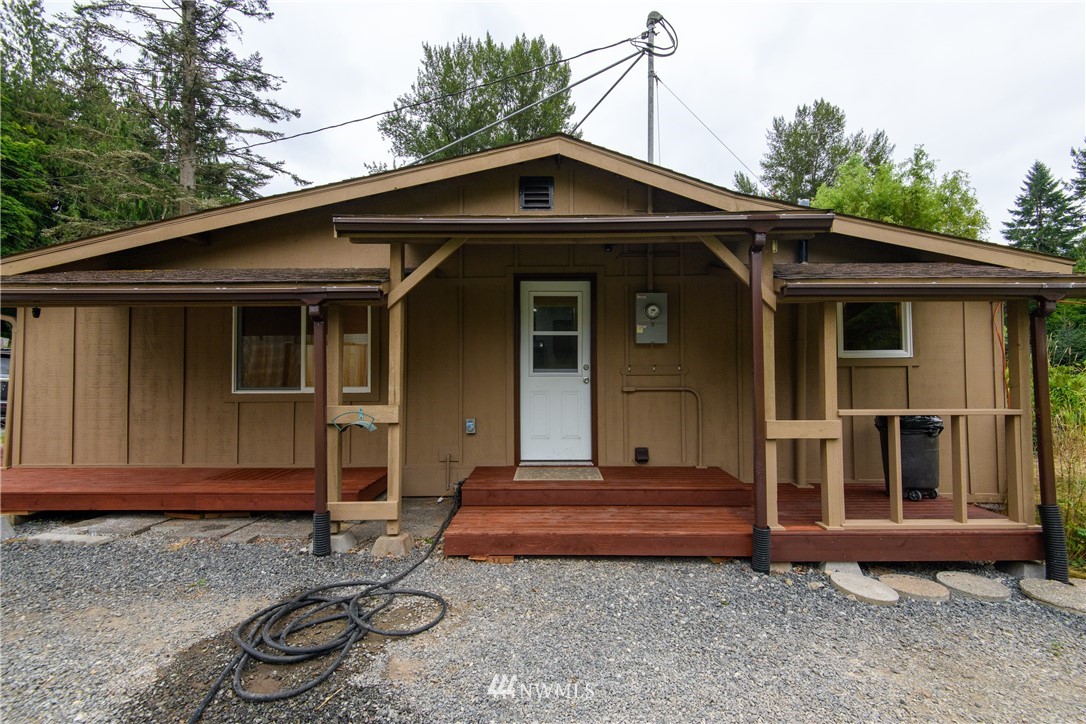 2710 Callow Road Lake Stevens, WA 98258 - Photo 4 of 37 a front view of a house with garage