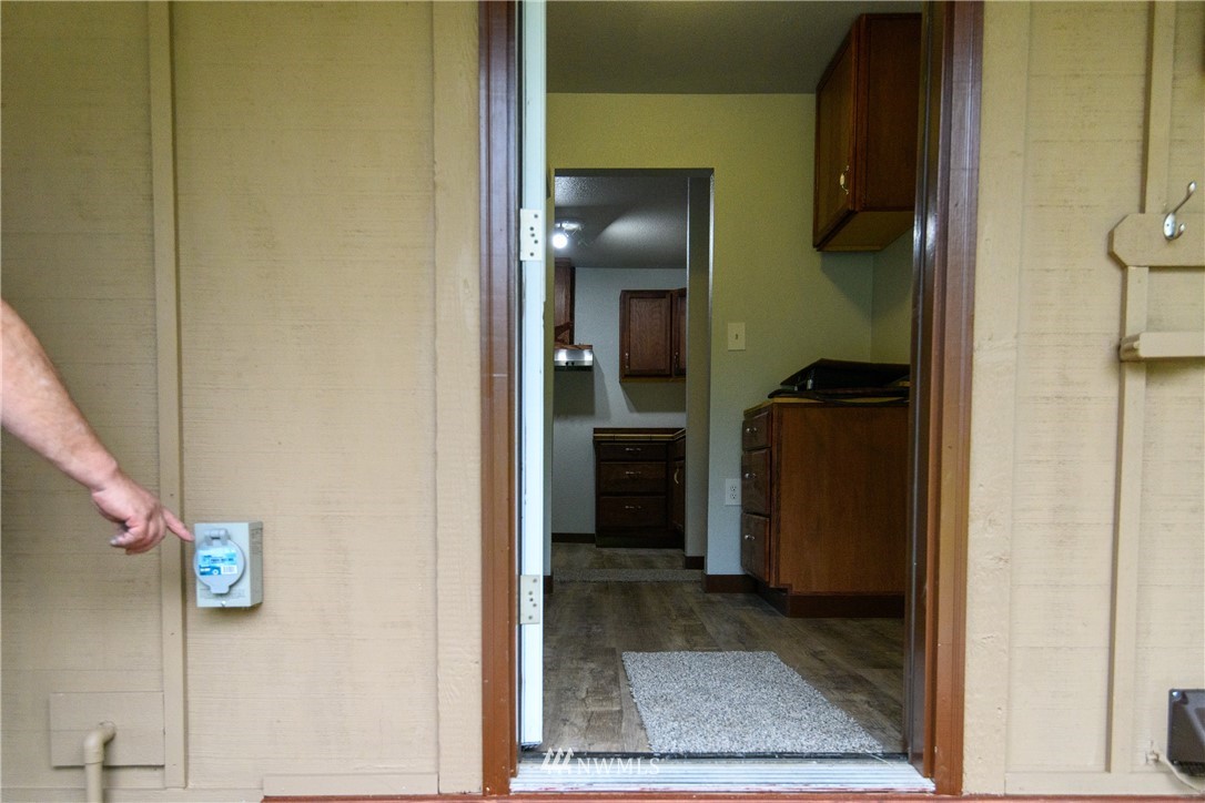 2710 Callow Road Lake Stevens, WA 98258 - Photo 33 of 37 a view of an entryway