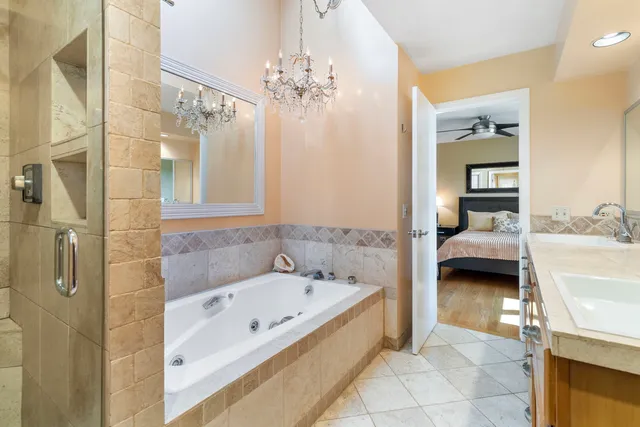 a en suite spacious bathroom with a tub shower and a mirror