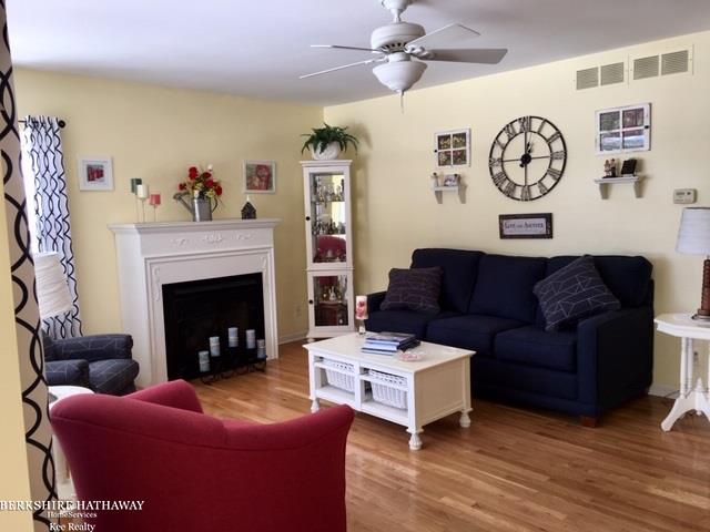 2138 Walton Blvd. Rochester, MI 48309 - Photo 5 of 27 31369989-4.JPG