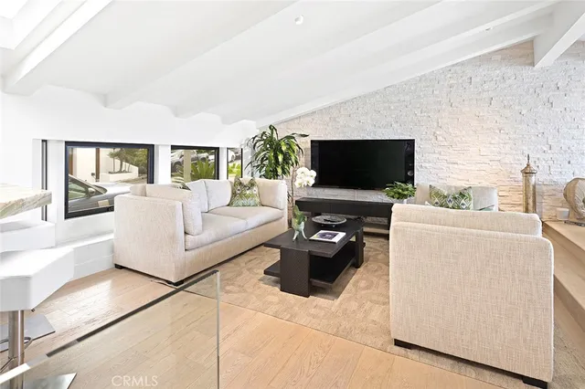 $9,250,000 | 32 Emerald Bay, Laguna Beach, CA 92651