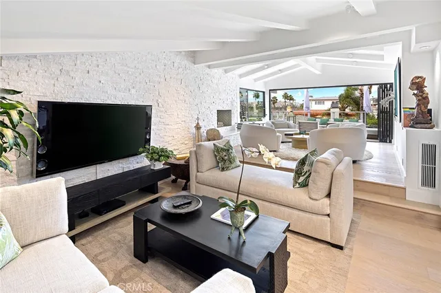 $9,250,000 | 32 Emerald Bay, Laguna Beach, CA 92651