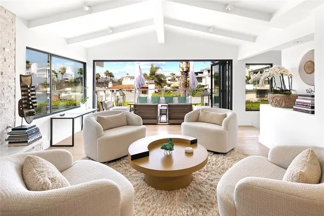 $9,250,000 | 32 Emerald Bay, Laguna Beach, CA 92651