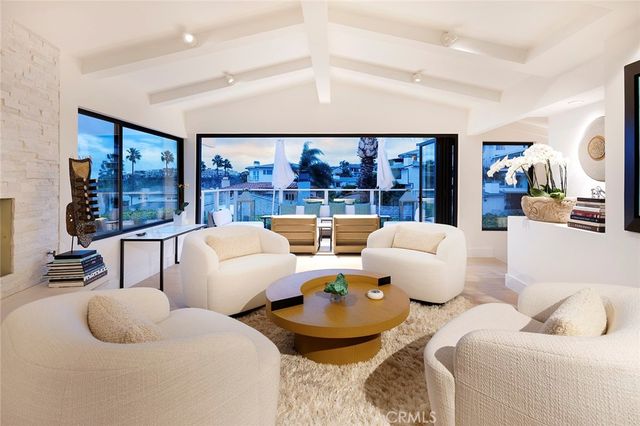 $9,250,000 | 32 Emerald Bay, Laguna Beach, CA 92651