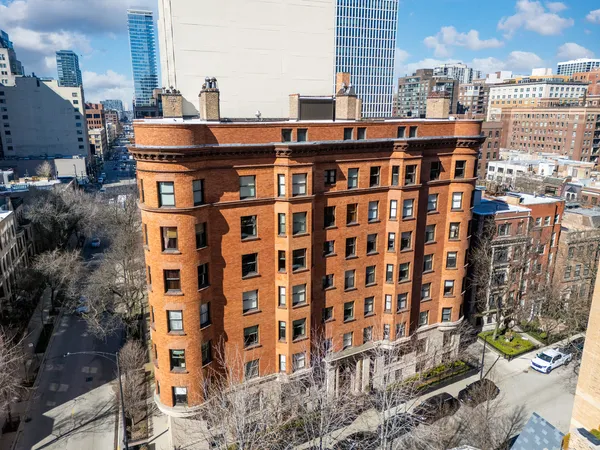 $850,000 | 1210 North Astor Street, Unit 1B, Chicago, IL 60610