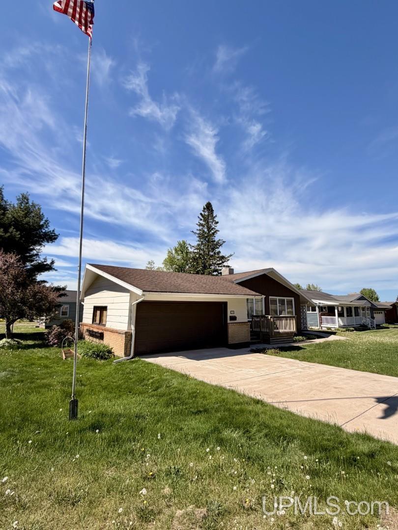780 White Avenue Ishpeming, MI 49849 - Photo 3 of 37
