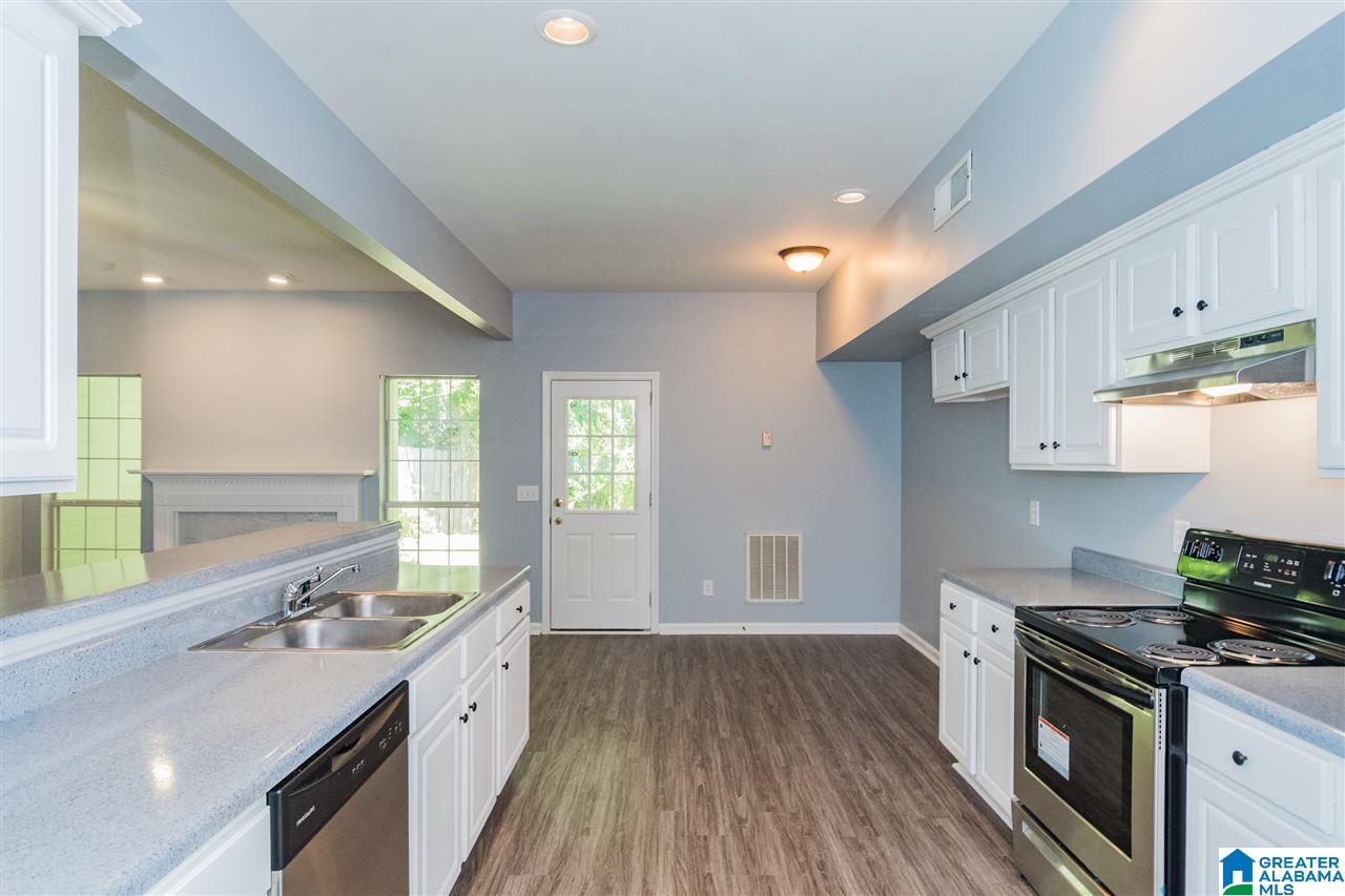 431 Cambrian Ridge Trail Pelham, AL 35124 - Photo 3 of 31