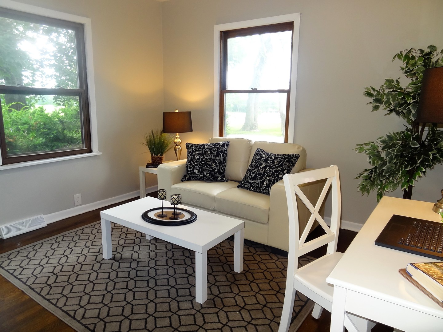 3331 Flossmoor Road Flossmoor, IL 60422 - Photo 11 of 29 a living room with furniture and a potted plant