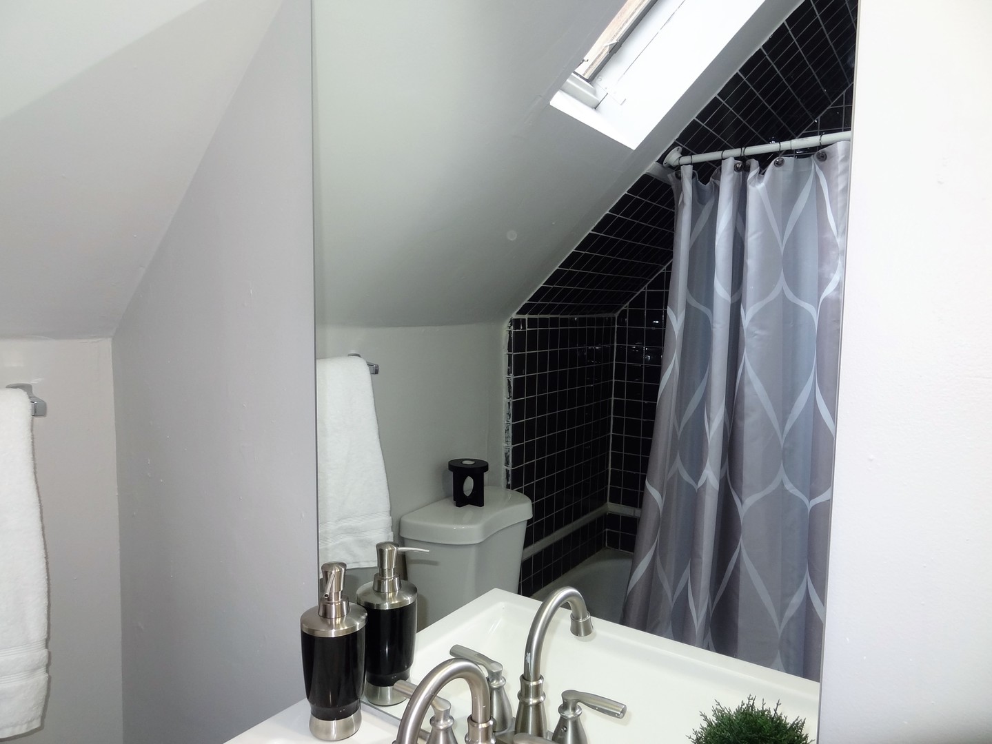3331 Flossmoor Road Flossmoor, IL 60422 - Photo 14 of 29 a bathroom with a toilet and shower