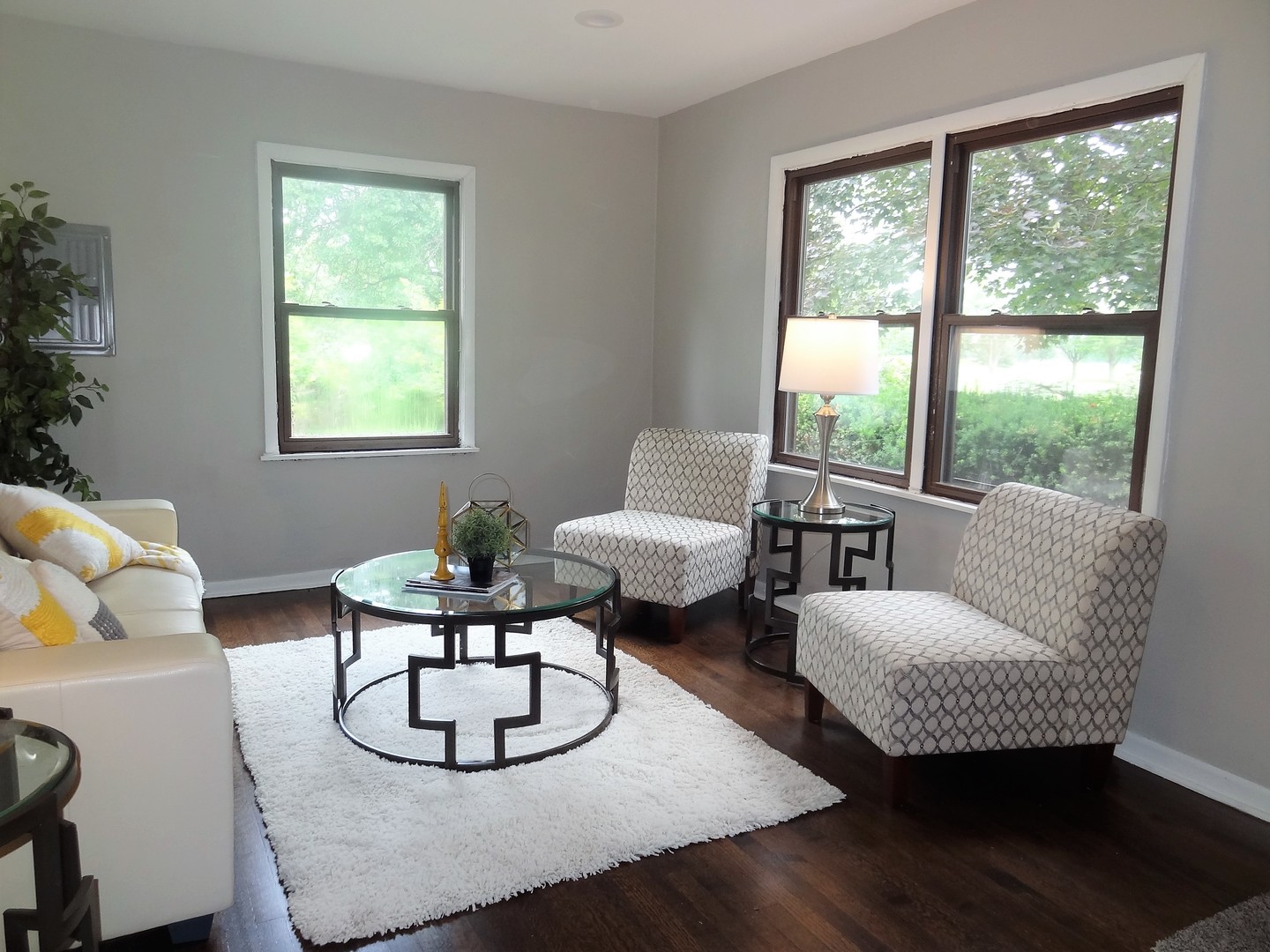 3331 Flossmoor Road Flossmoor, IL 60422 - Photo 15 of 29 a living room with furniture and a window