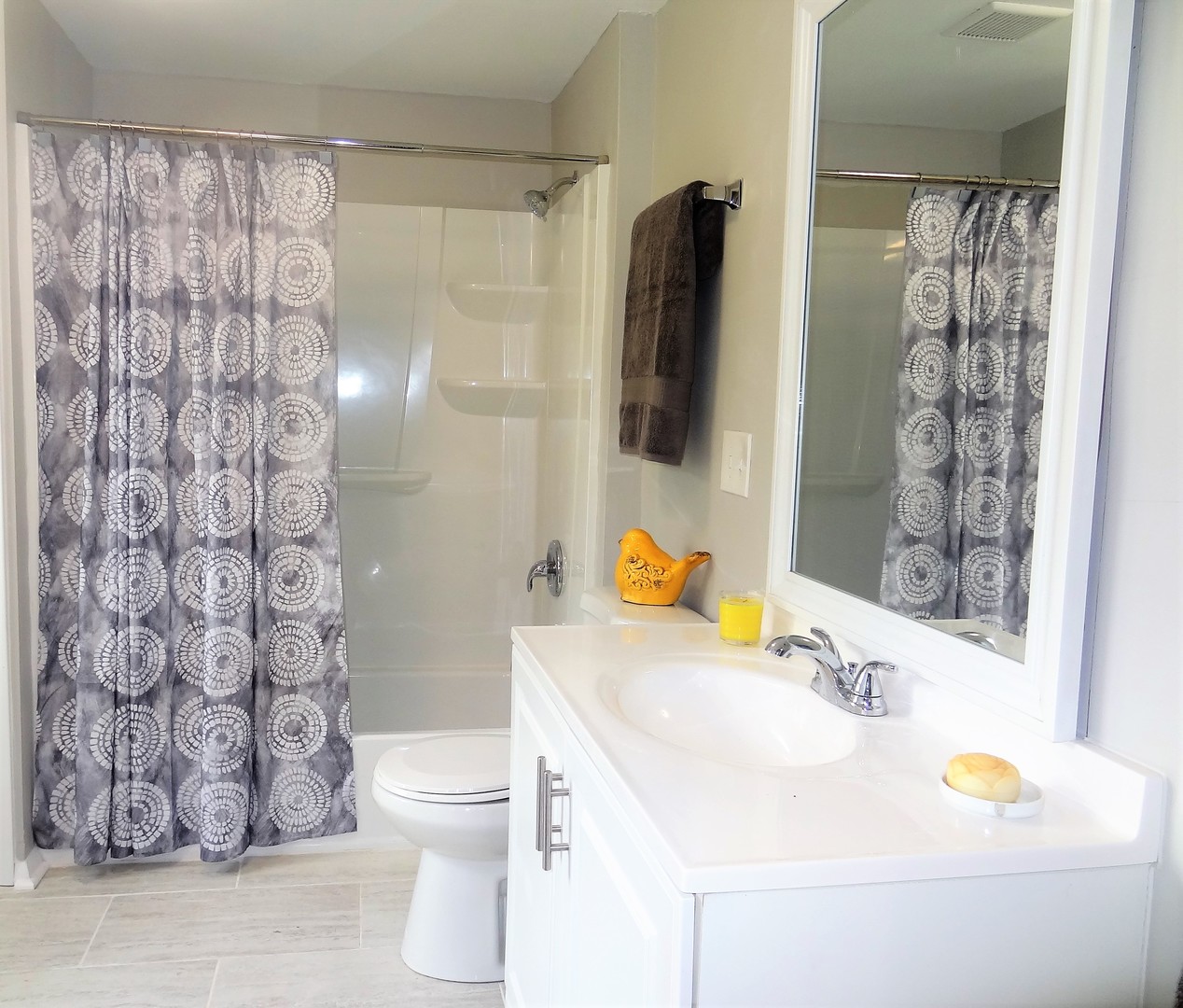 3331 Flossmoor Road Flossmoor, IL 60422 - Photo 20 of 29 a bathroom with a sink toilet and shower