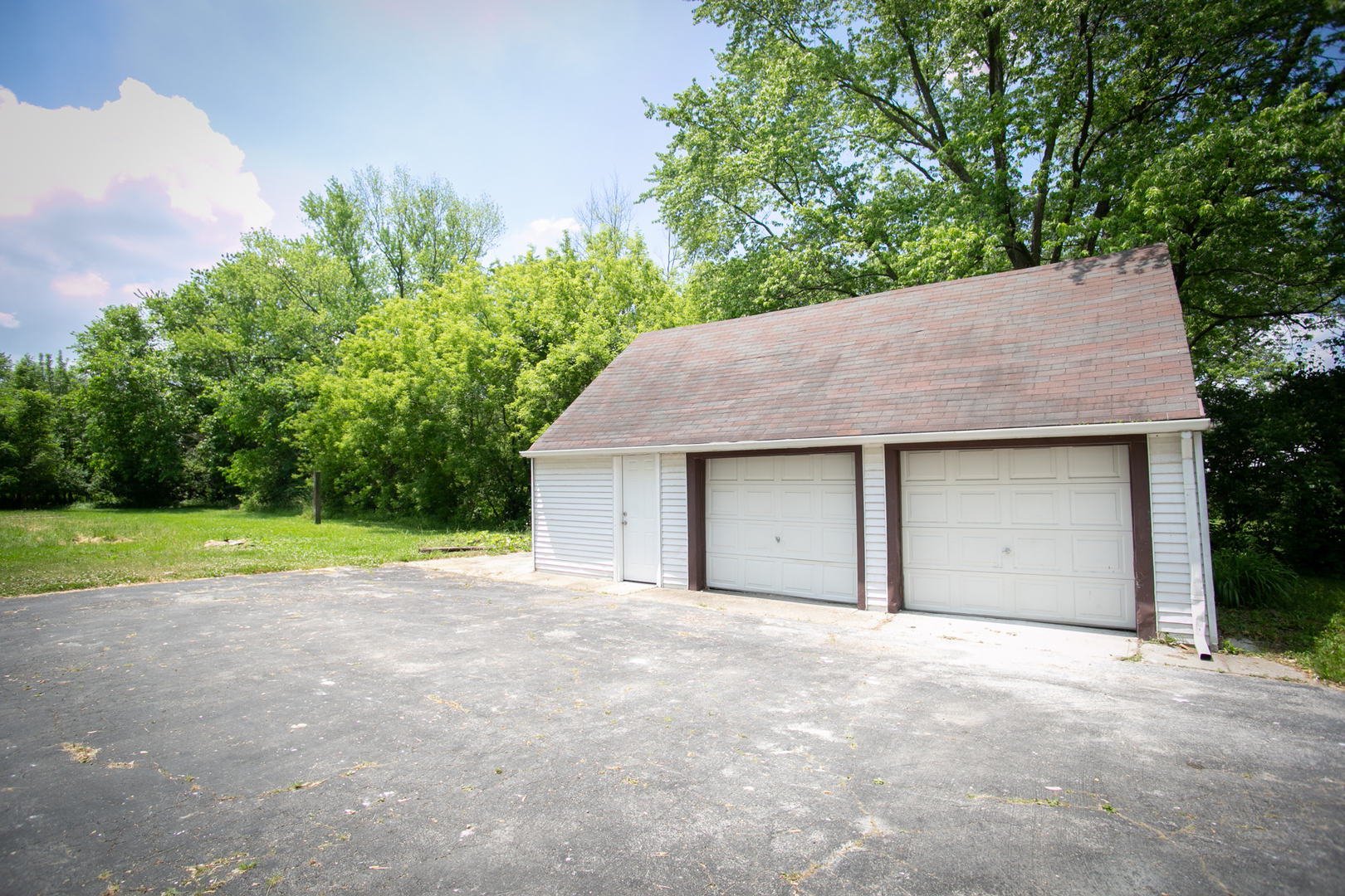 3331 Flossmoor Road Flossmoor, IL 60422 - Photo 3 of 29 a house with a yard