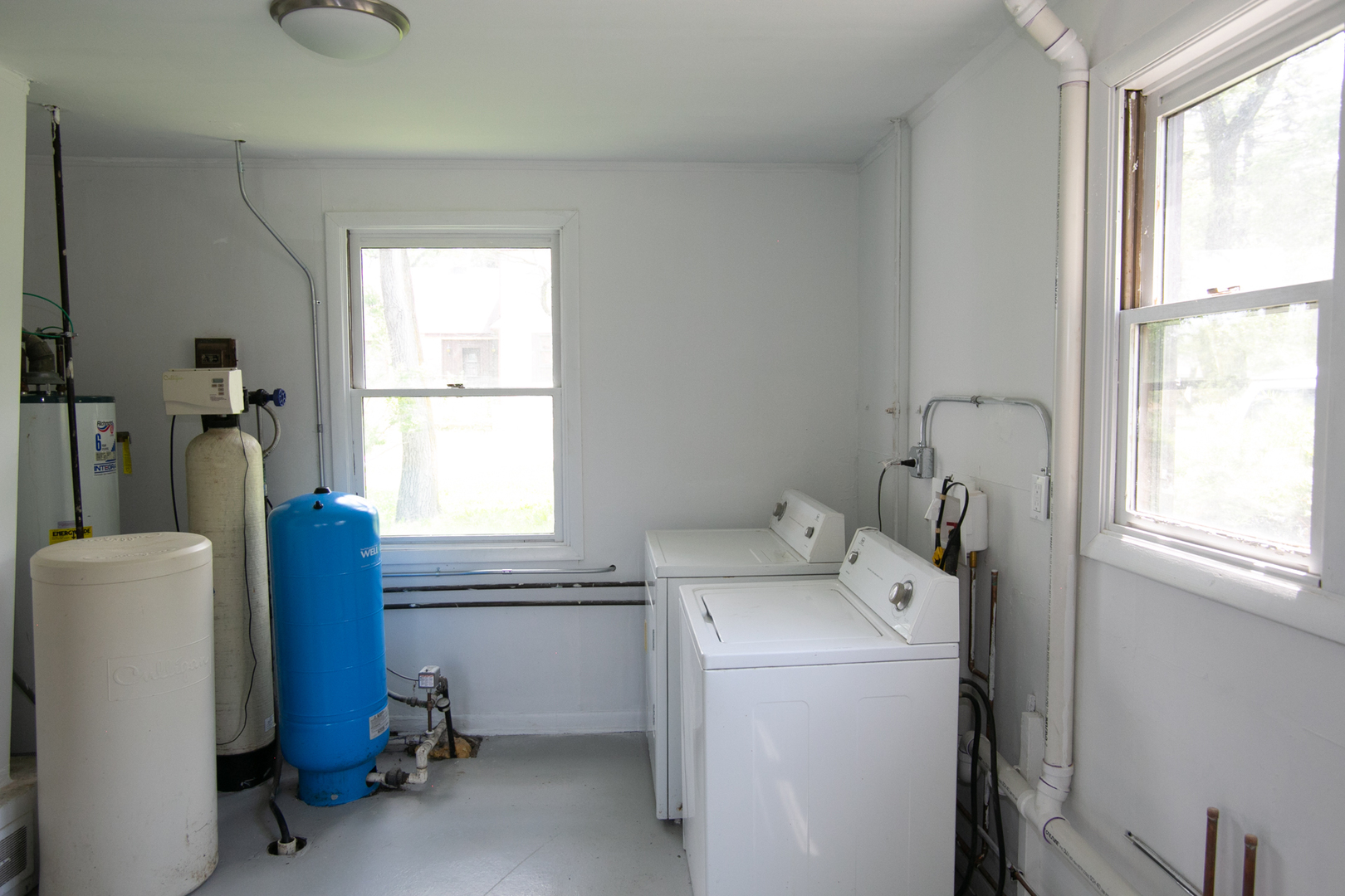 3331 Flossmoor Road Flossmoor, IL 60422 - Photo 22 of 29 a utility room with dryer and washer