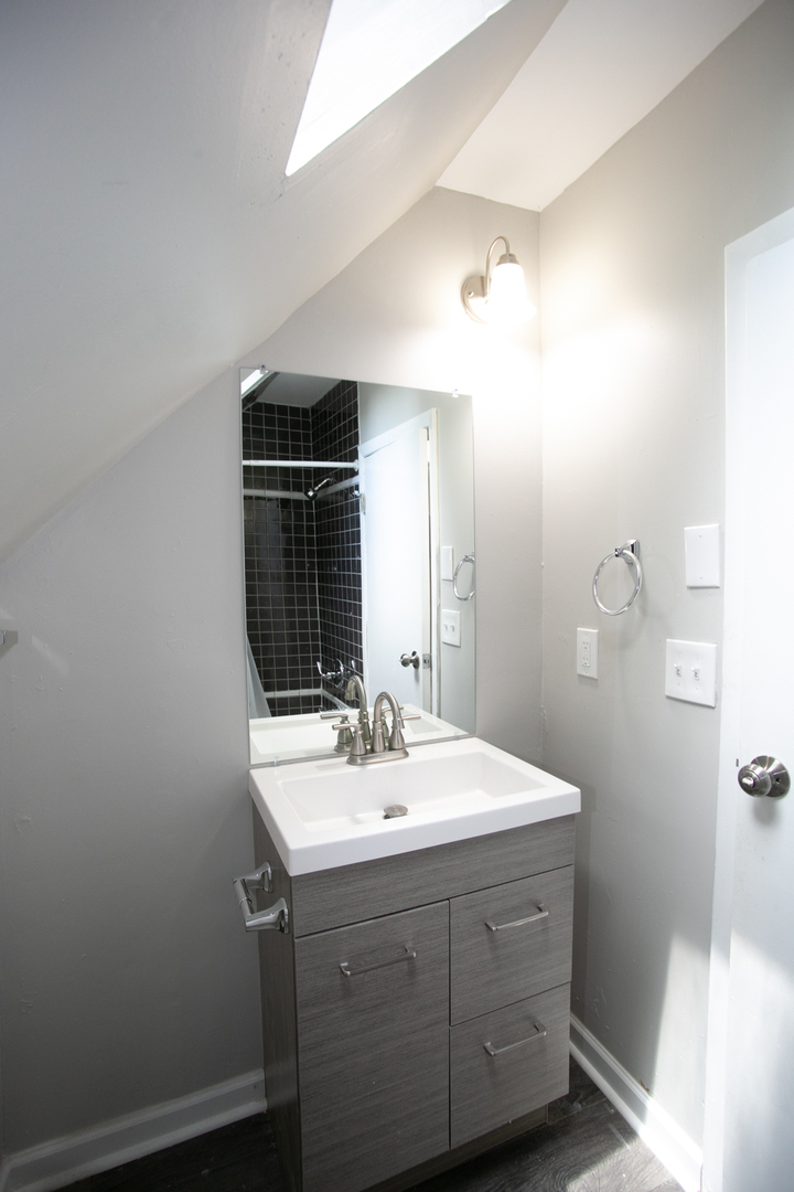 3331 Flossmoor Road Flossmoor, IL 60422 - Photo 27 of 29 a bathroom with a sink vanity and a mirror