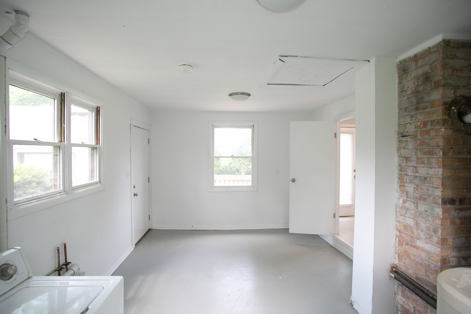 3331 Flossmoor Road Flossmoor, IL 60422 - Photo 28 of 29 a view of an empty room with a window