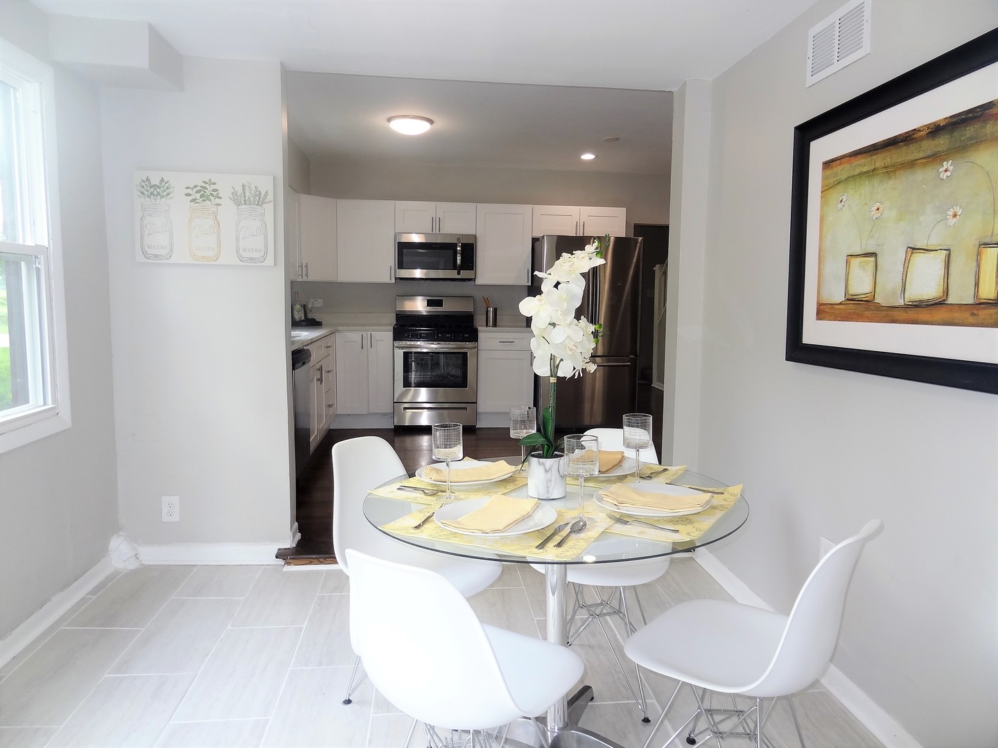 3331 Flossmoor Road Flossmoor, IL 60422 - Photo 6 of 29 a view of a dining room with furniture