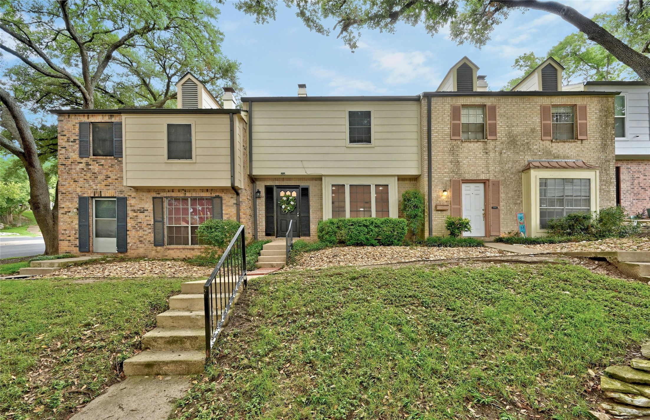 6637 Valleyside Road Austin, TX 78731 - Photo 3 of 27