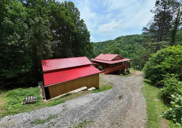 $485,000 | 84 Vella Ridge Lane, Hayesville, NC 28904
